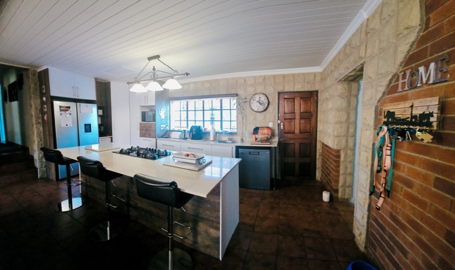 5 Bedroom Property for Sale in Langenhovenpark Free State